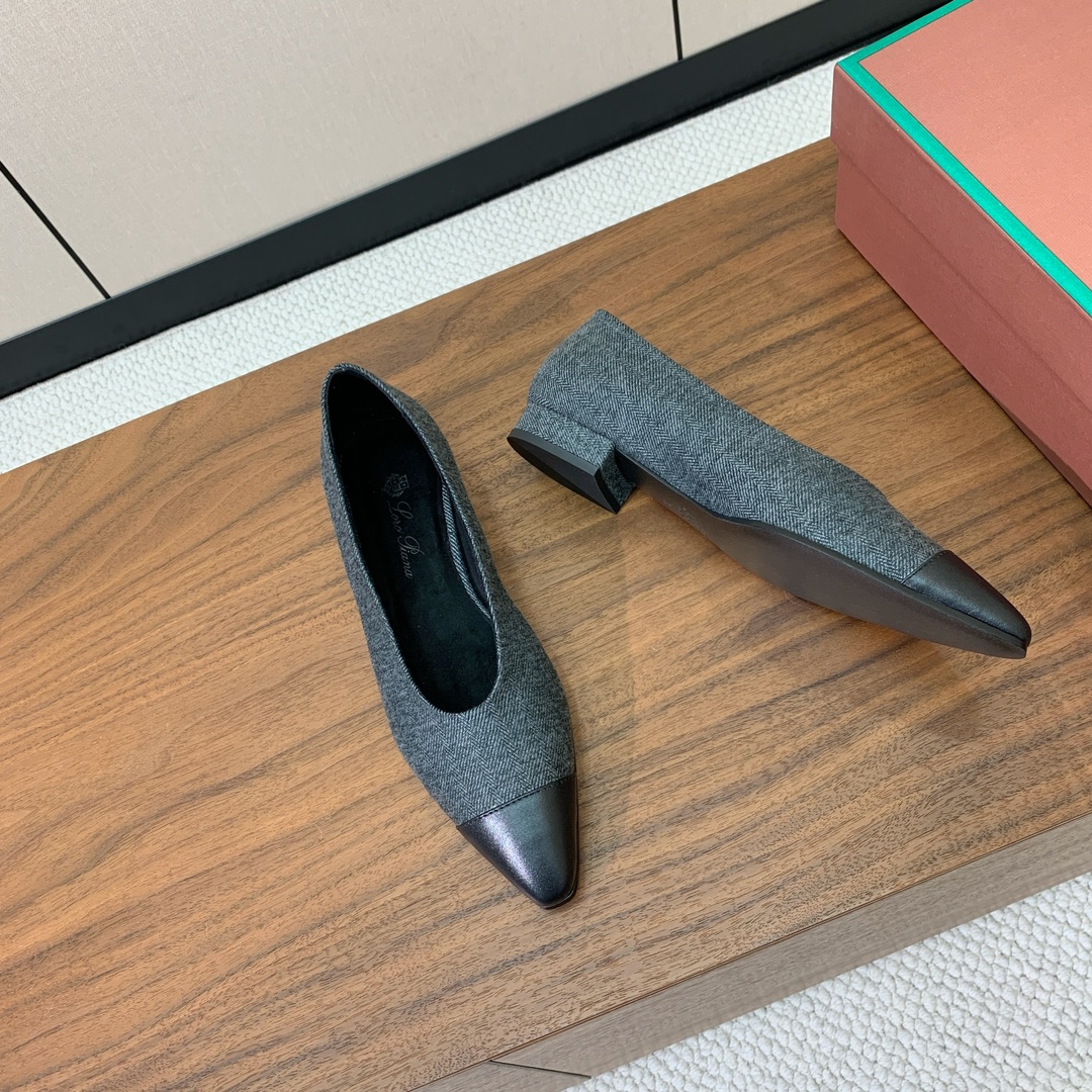 【Loro Piana】拼色单鞋。极简主义风格。属于非常耐看的款式！高级百搭之王。鞋面定制材料拼牛皮。进