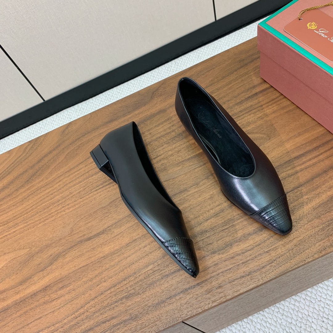 【Loro Piana】拼色单鞋。极简主义风格。属于非常耐看的款式！高级百搭之王。鞋面牛皮。进口真皮大底