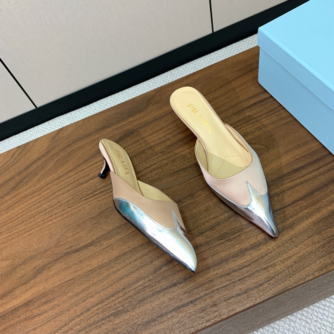 【Pra*a】真丝拼接拖鞋。原版套楦，顶级品质。鞋面进口真丝拼接特殊材质。进口羊皮内里，真皮大底，跟高4