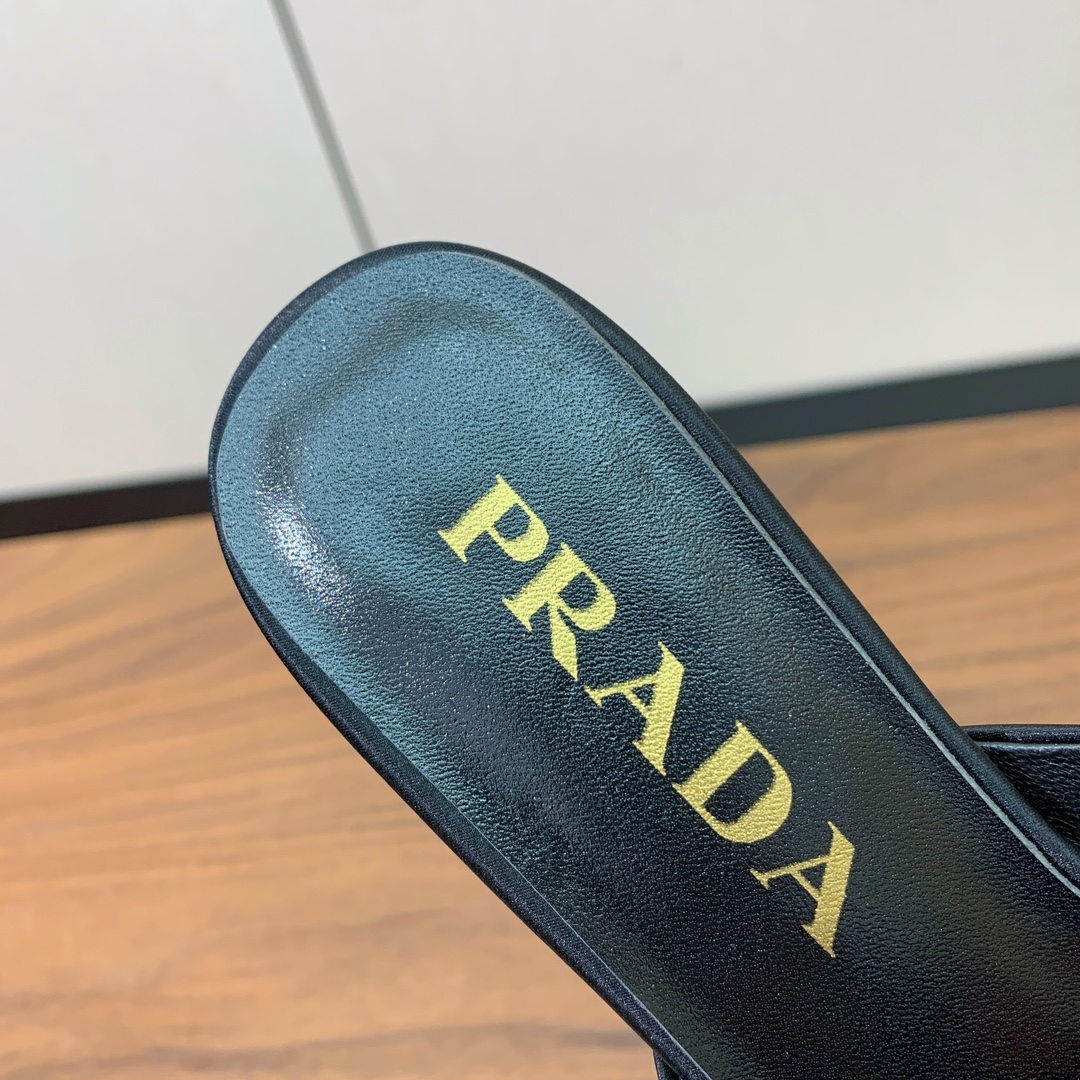 【Pra*a】真丝拼接拖鞋。原版套楦，顶级品质。鞋面进口真丝拼接特殊材质。进口羊皮内里，真皮大底，跟高4