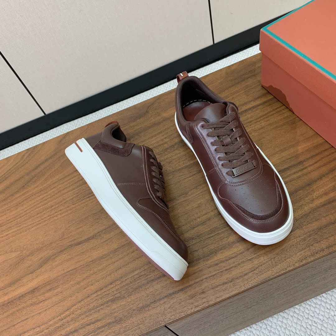 【Loro Piana】男款休闲鞋。简约时尚，鞋面采用牛皮，羊皮垫脚。定制橡胶底。
码数：39-46 （