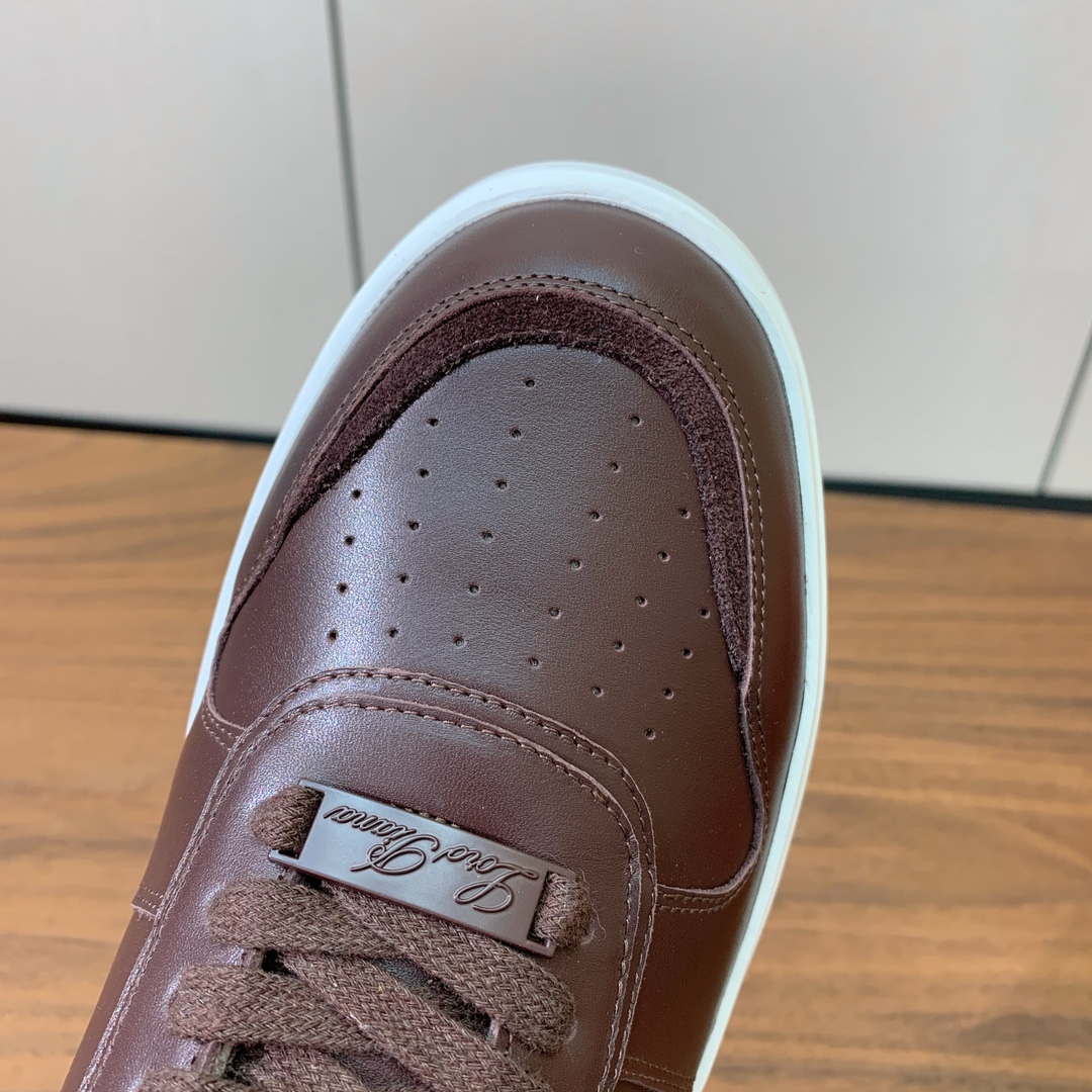 【Loro Piana】男款休闲鞋。简约时尚，鞋面采用牛皮，羊皮垫脚。定制橡胶底。
码数：39-46 （
