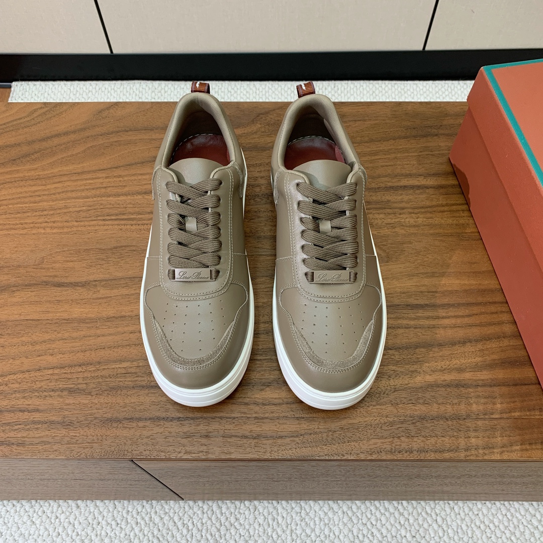 【Loro Piana】男款休闲鞋。简约时尚，鞋面采用牛皮，羊皮垫脚。定制橡胶底。
码数：39-46 （
