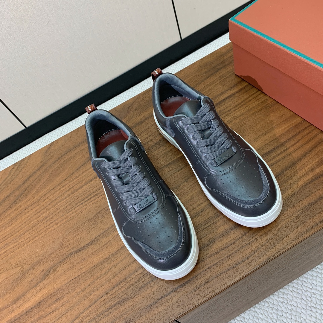 【Loro Piana】男款休闲鞋。简约时尚，鞋面采用牛皮，羊皮垫脚。定制橡胶底。
码数：39-46 （