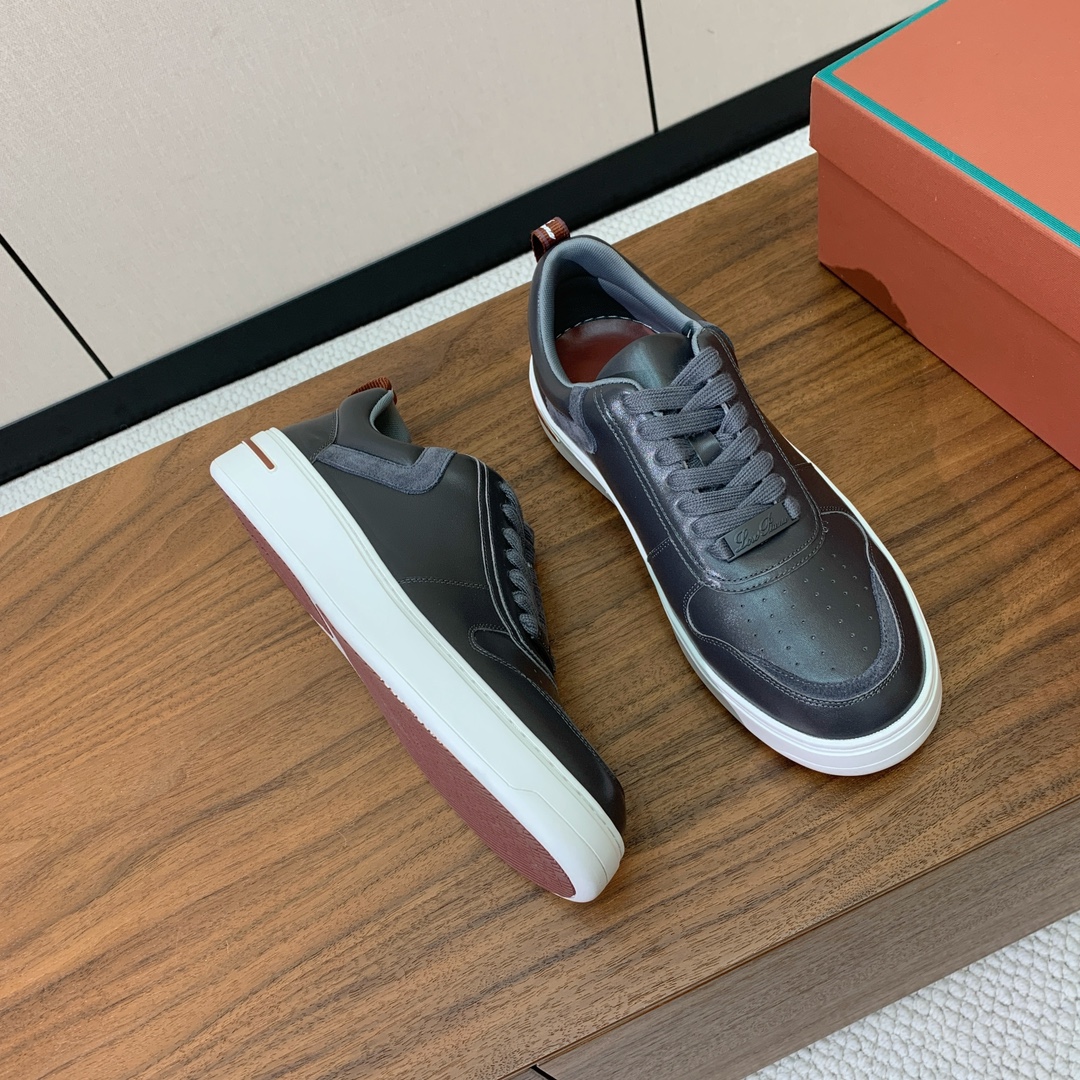 【Loro Piana】男款休闲鞋。简约时尚，鞋面采用牛皮，羊皮垫脚。定制橡胶底。
码数：39-46 （