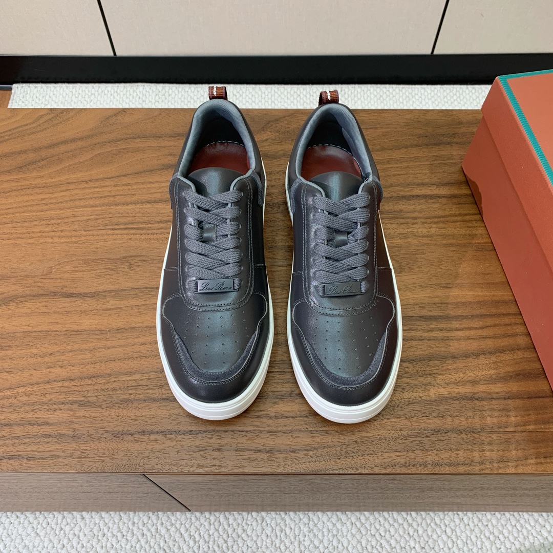 【Loro Piana】男款休闲鞋。简约时尚，鞋面采用牛皮，羊皮垫脚。定制橡胶底。
码数：39-46 （