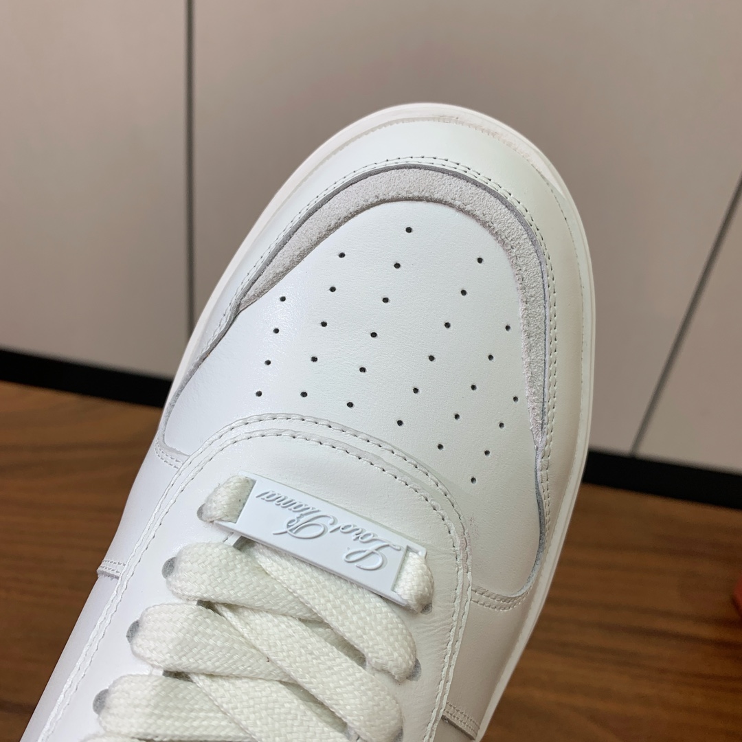 【Loro Piana】男款休闲鞋。简约时尚，鞋面采用牛皮，羊皮垫脚。定制橡胶底。
码数：39-46 （
