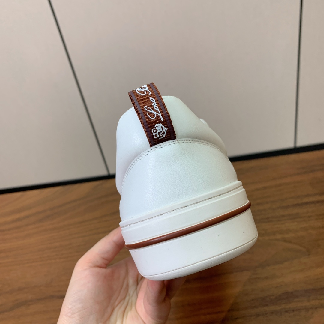 【Loro Piana】男款休闲鞋。简约时尚，鞋面采用牛皮，羊皮垫脚。定制橡胶底。
码数：39-46 （