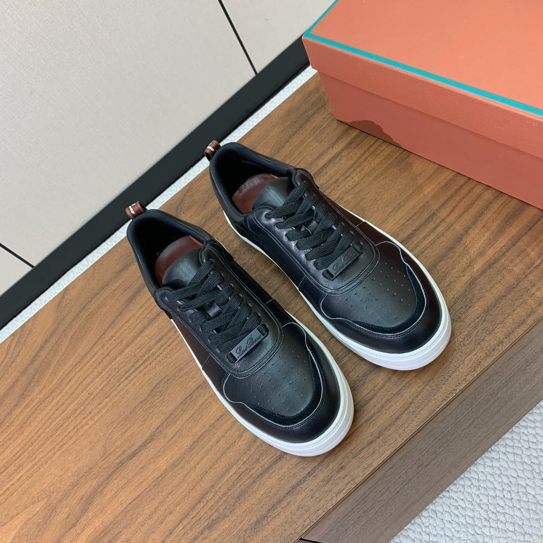 【Loro Piana】男款休闲鞋。简约时尚，鞋面采用牛皮，羊皮垫脚。定制橡胶底。
码数：39-46 （