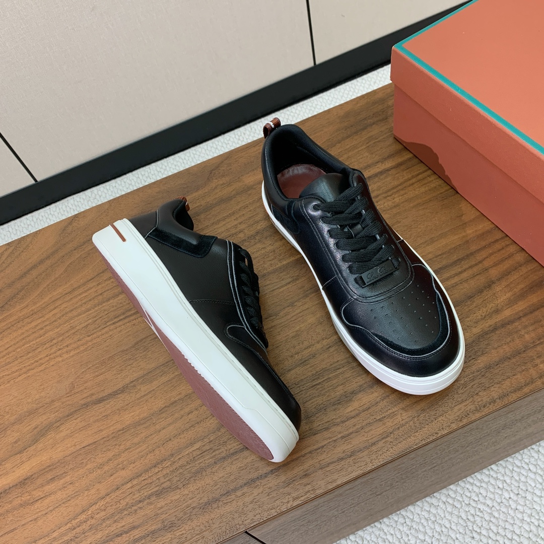 【Loro Piana】男款休闲鞋。简约时尚，鞋面采用牛皮，羊皮垫脚。定制橡胶底。
码数：39-46 （