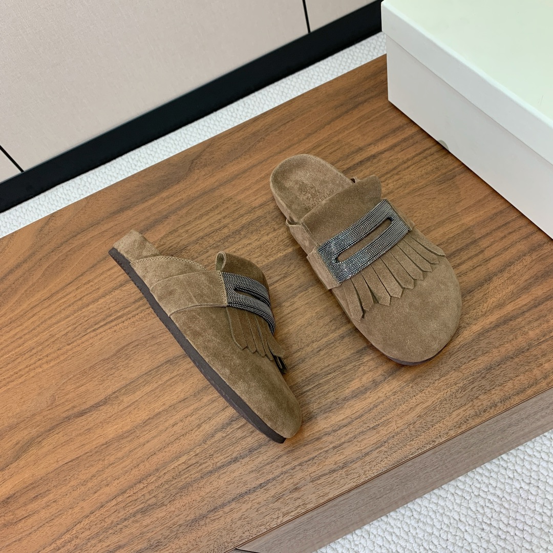 【BRUNELL* CUCINELL*】流苏半包拖鞋。材质：进口环保牛绒➕ 纯手工串联珠链配饰。橡胶大底