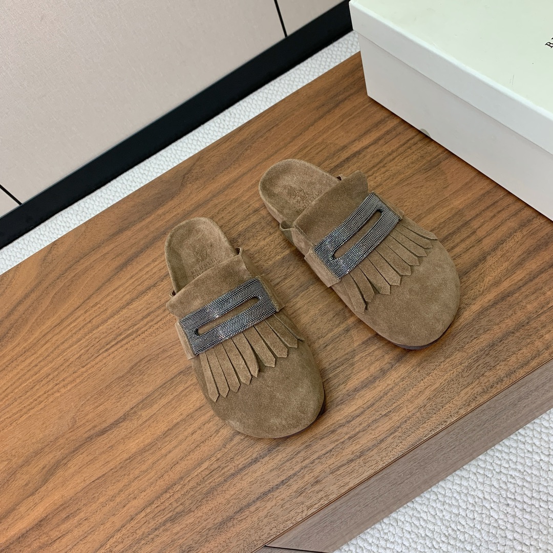 【BRUNELL* CUCINELL*】流苏半包拖鞋。材质：进口环保牛绒➕ 纯手工串联珠链配饰。橡胶大底