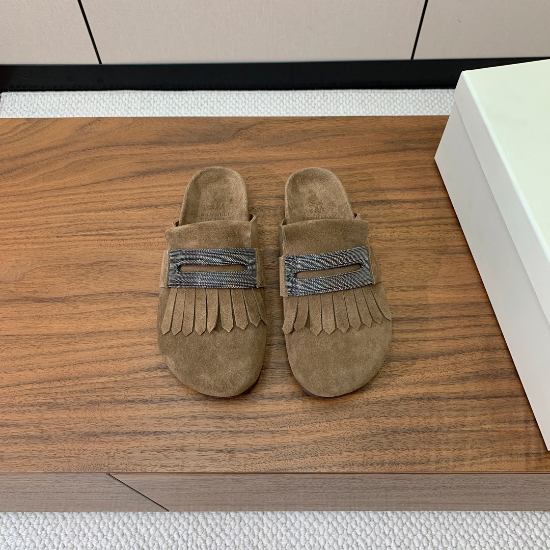 【BRUNELL* CUCINELL*】流苏半包拖鞋。材质：进口环保牛绒➕ 纯手工串联珠链配饰。橡胶大底