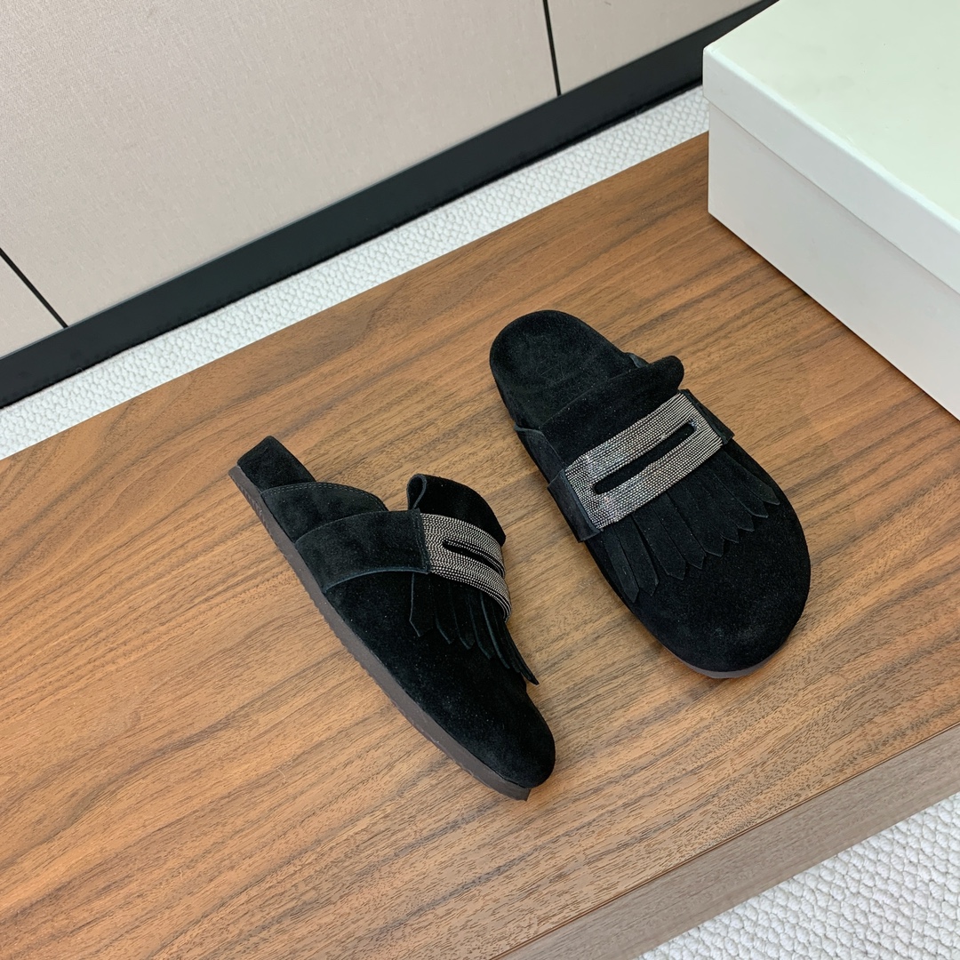 【BRUNELL* CUCINELL*】流苏半包拖鞋。材质：进口环保牛绒➕ 纯手工串联珠链配饰。橡胶大底