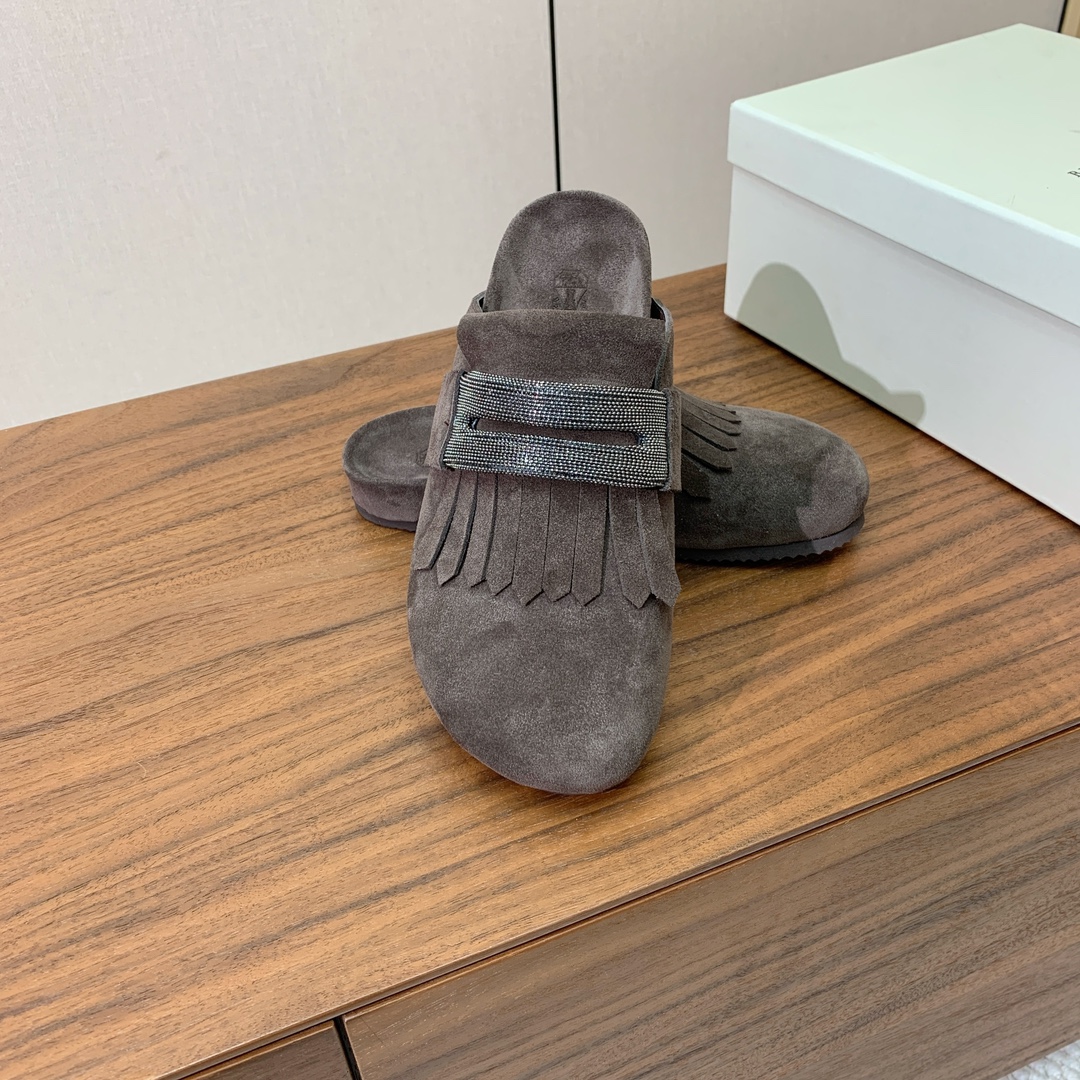 【BRUNELL* CUCINELL*】流苏半包拖鞋。材质：进口环保牛绒➕ 纯手工串联珠链配饰。橡胶大底