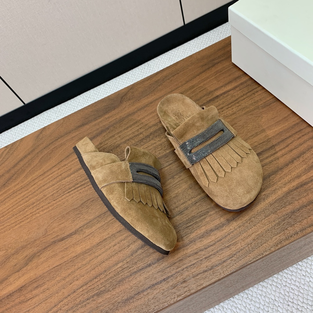 【BRUNELL* CUCINELL*】流苏半包拖鞋。材质：进口环保牛绒➕ 纯手工串联珠链配饰。橡胶大底