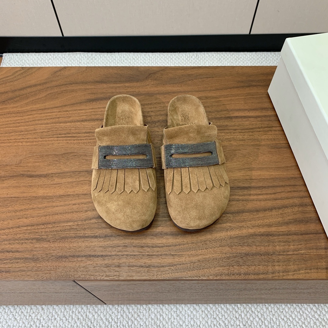 【BRUNELL* CUCINELL*】流苏半包拖鞋。材质：进口环保牛绒➕ 纯手工串联珠链配饰。橡胶大底