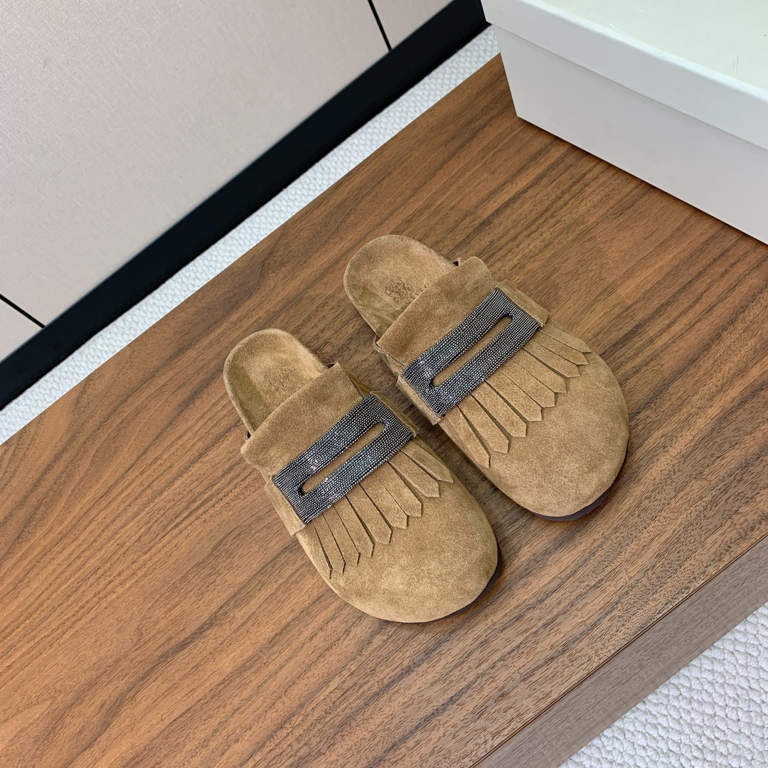 【BRUNELL* CUCINELL*】流苏半包拖鞋。材质：进口环保牛绒➕ 纯手工串联珠链配饰。橡胶大底