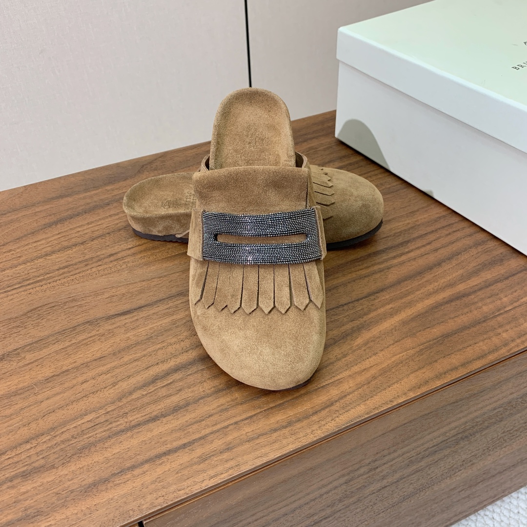【BRUNELL* CUCINELL*】流苏半包拖鞋。材质：进口环保牛绒➕ 纯手工串联珠链配饰。橡胶大底
