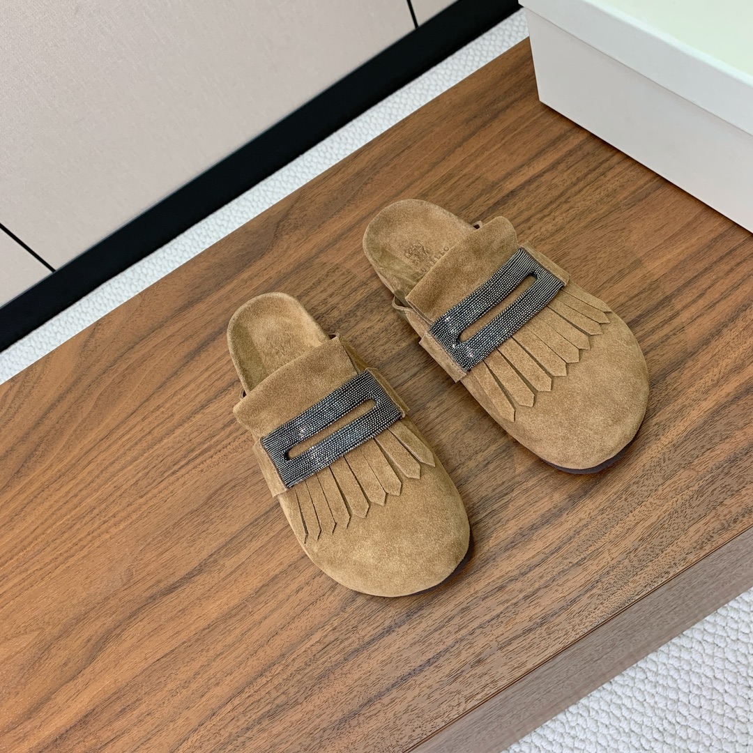 【BRUNELL* CUCINELL*】流苏半包拖鞋。材质：进口环保牛绒➕ 纯手工串联珠链配饰。橡胶大底