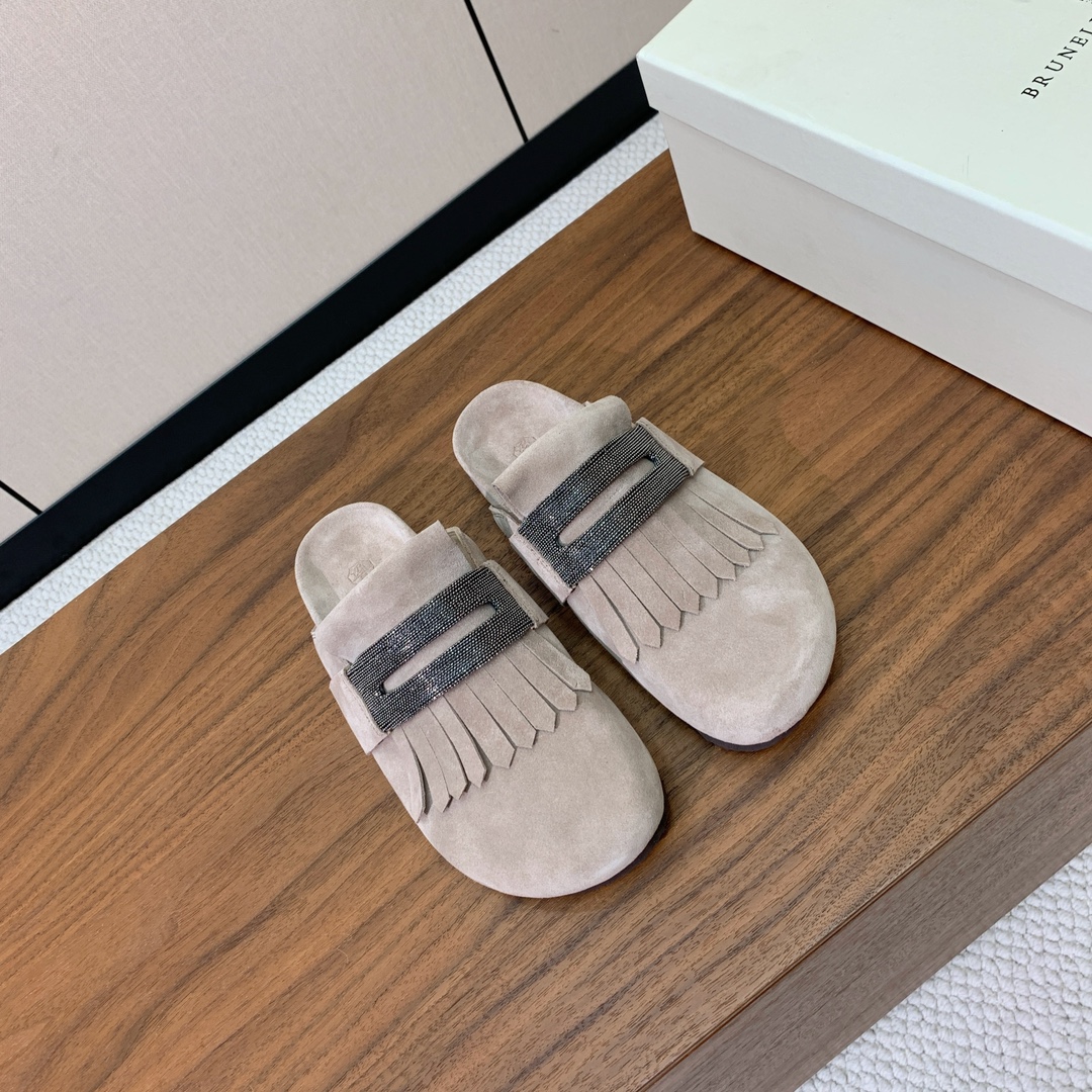 【BRUNELL* CUCINELL*】流苏半包拖鞋。材质：进口环保牛绒➕ 纯手工串联珠链配饰。橡胶大底