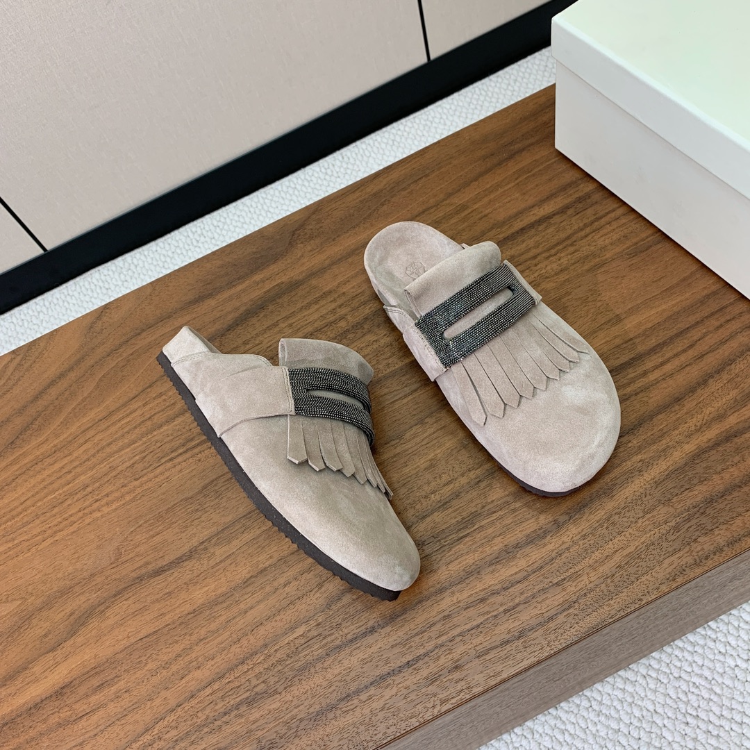 【BRUNELL* CUCINELL*】流苏半包拖鞋。材质：进口环保牛绒➕ 纯手工串联珠链配饰。橡胶大底