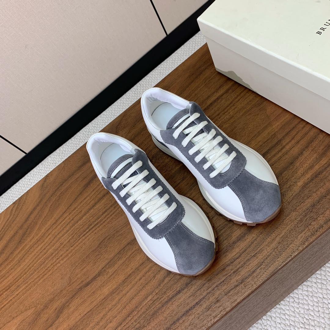 【Brunell* Cucinell*】休闲运动鞋。鞋面采用进口牛绒，牛皮。纯手工串联珠链配饰！羊皮内里