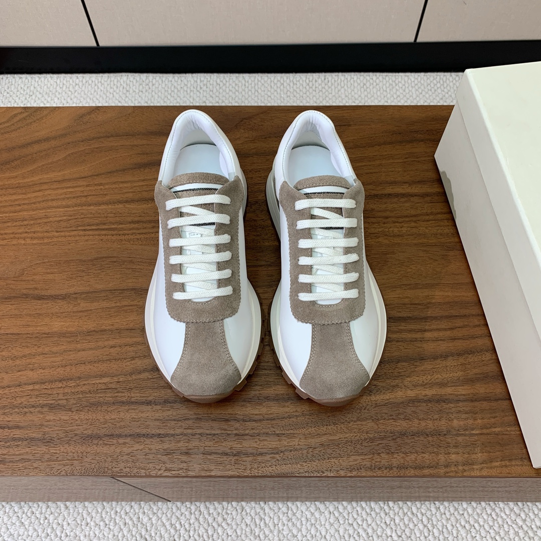 【Brunell* Cucinell*】休闲运动鞋。鞋面采用进口牛绒，牛皮。纯手工串联珠链配饰！羊皮内里