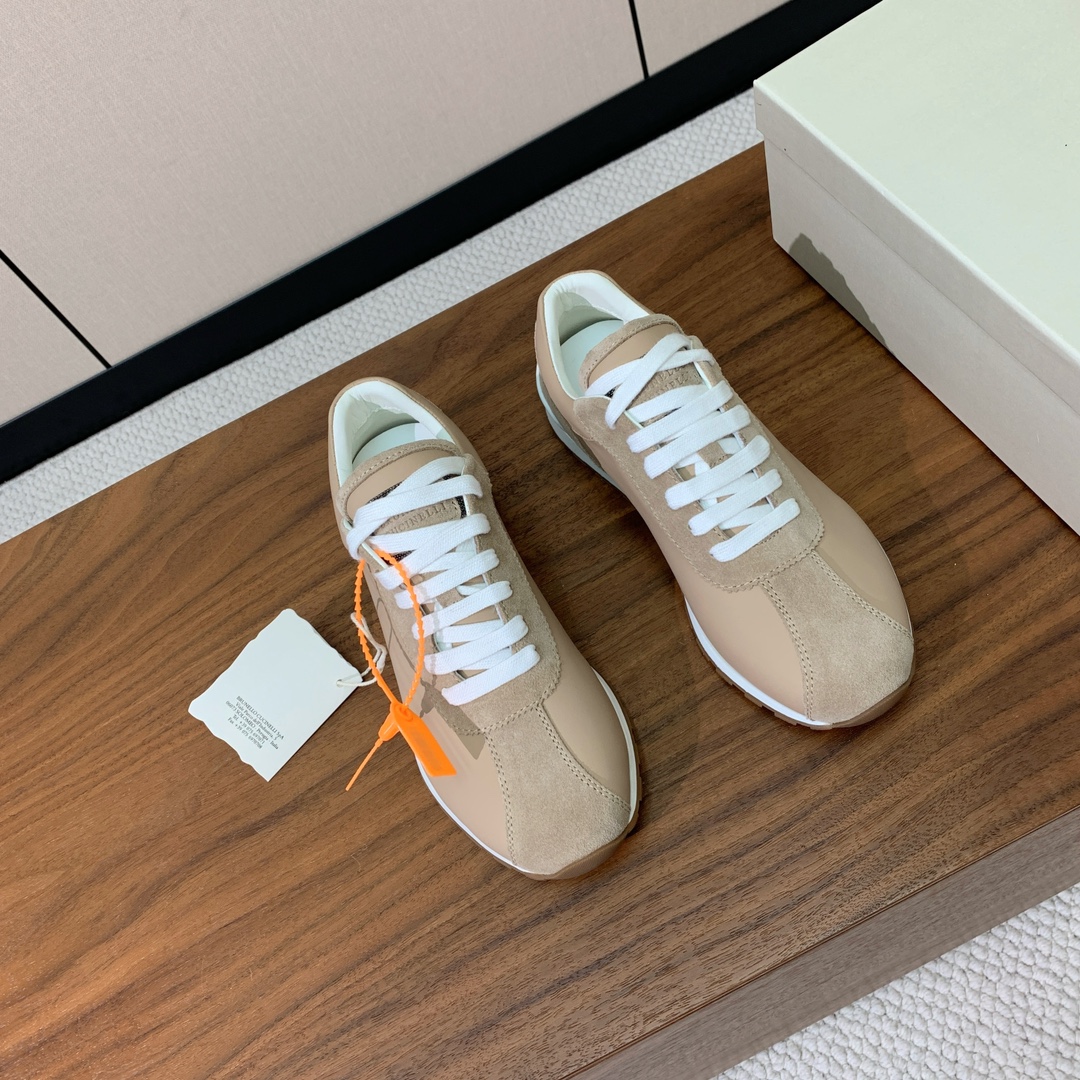 【BRUNELL* CUCINELL*】女款休闲鞋。材质：鞋面进口环保牛绒➕牛皮。羊皮内里及垫脚。橡胶大