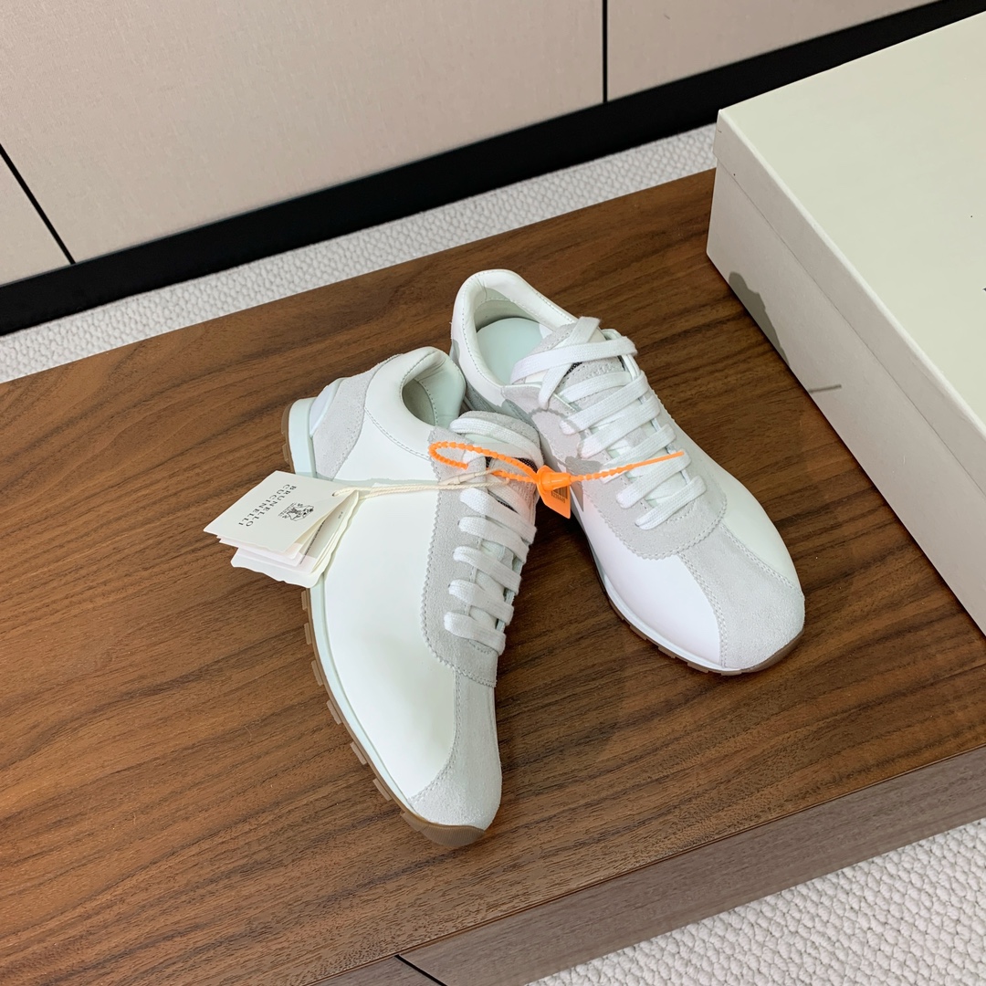 【BRUNELL* CUCINELL*】女款休闲鞋。材质：鞋面进口环保牛绒➕牛皮。羊皮内里及垫脚。橡胶大