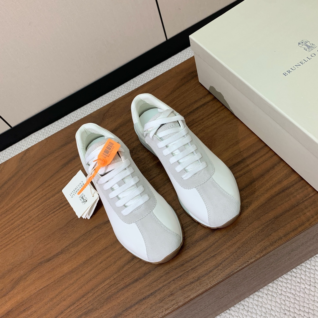 【BRUNELL* CUCINELL*】女款休闲鞋。材质：鞋面进口环保牛绒➕牛皮。羊皮内里及垫脚。橡胶大