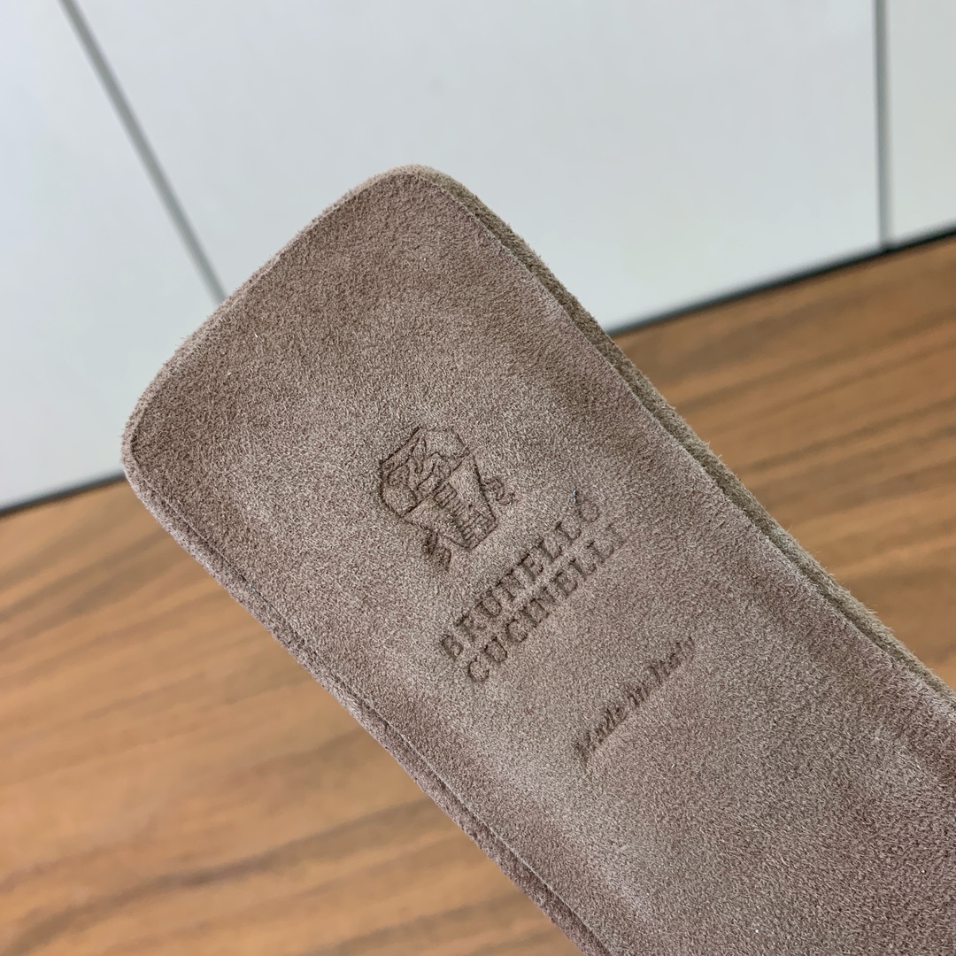 【BRUNELL* CUCINELL*】流苏平底拖鞋。材质：进口环保牛绒➕ 纯手工串联珠链配饰。真皮大底
