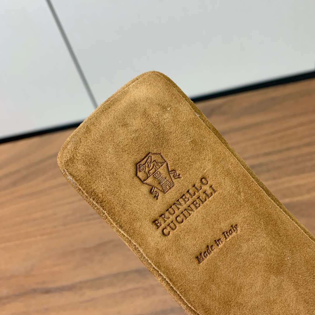 【BRUNELL* CUCINELL*】流苏平底拖鞋。材质：进口环保牛绒➕ 纯手工串联珠链配饰。真皮大底