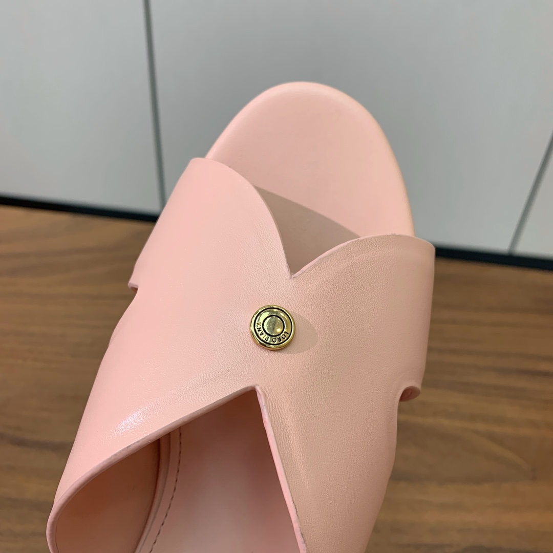 【Loro Piana】经典复古绝美平底拖鞋。简约即时髦、松弛的高级感。感受夏日感高级穿搭。面料采用原版