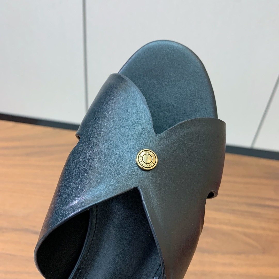 【Loro Piana】经典复古绝美平底拖鞋。简约即时髦、松弛的高级感。感受夏日感高级穿搭。面料采用原版