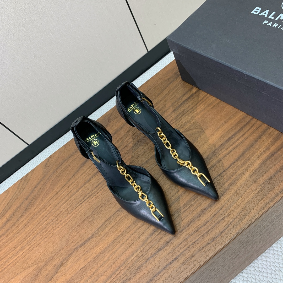 【Bal*ain】链条高跟单鞋。愈发別致出众，无敌气场、无敌好看。
材质：鞋面牛皮，牛皮垫脚。意大利真皮