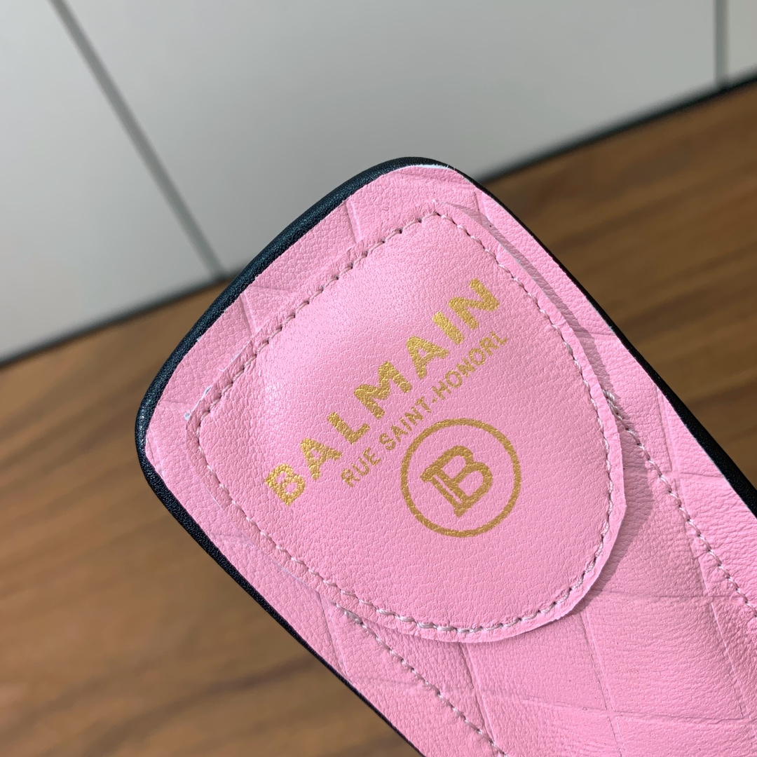 【Bal*ain】平底后空凉鞋。愈发別致出众，无敌气场、无敌好看。鞋面牛皮，牛皮垫脚。真皮大底。
码数：