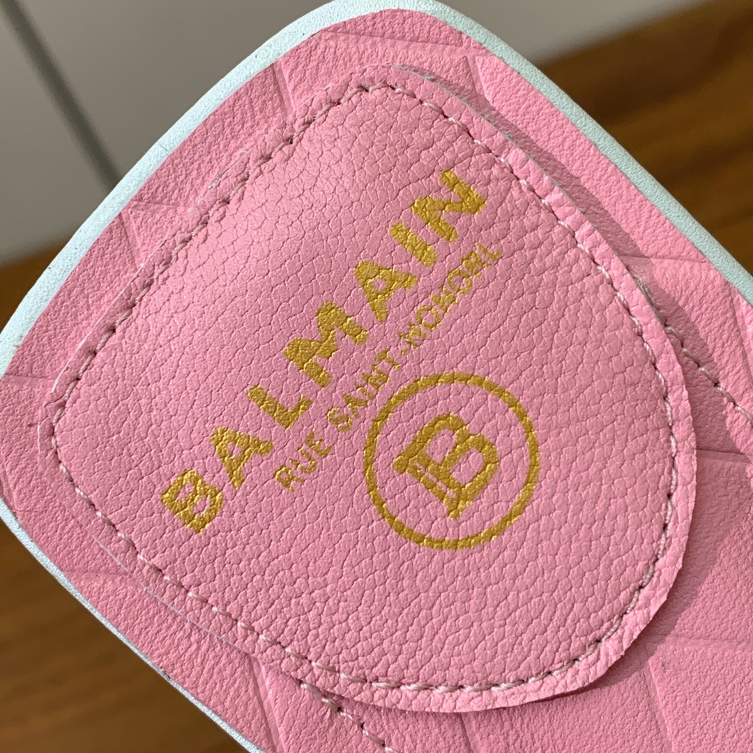 【Bal*ain】平底后空凉鞋。愈发別致出众，无敌气场、无敌好看。鞋面牛皮，牛皮垫脚。真皮大底。
码数：
