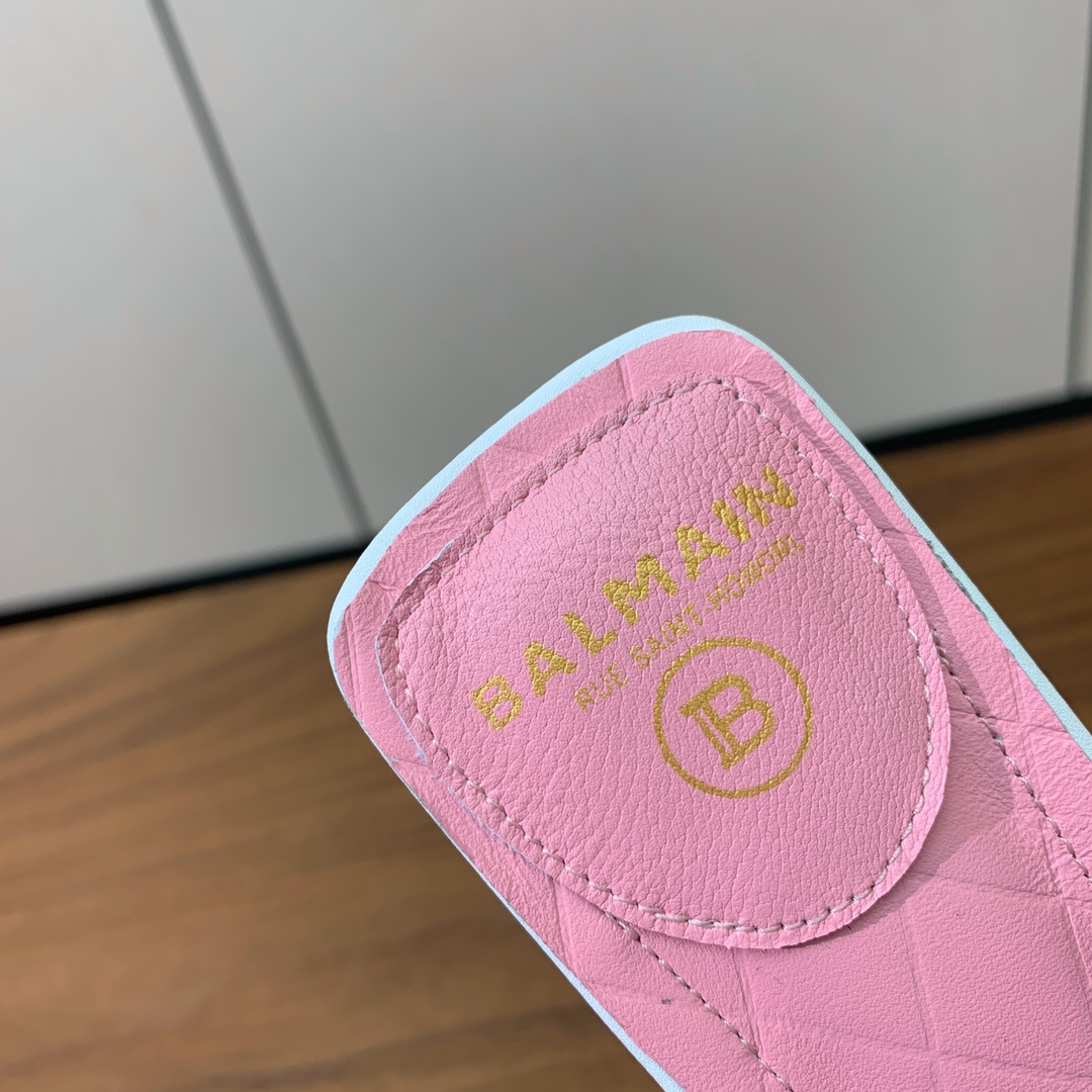 【Bal*ain】平底后空凉鞋。愈发別致出众，无敌气场、无敌好看。鞋面牛皮，牛皮垫脚。真皮大底。
码数：