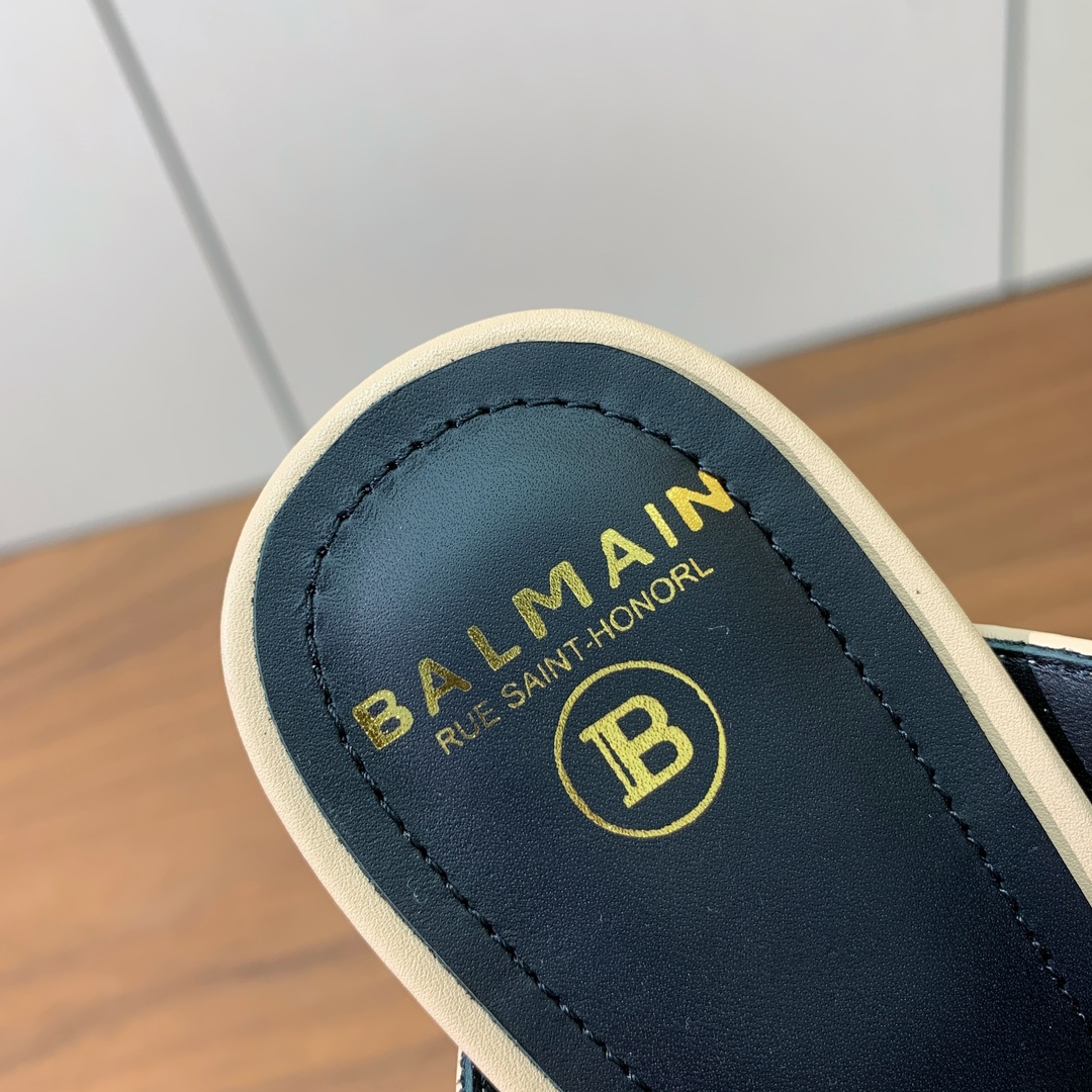 【Bal*ain】B字扣高跟拖鞋。愈发別致出众，无敌气场、无敌好看。鞋面牛皮，牛皮垫脚。真皮大底。跟高9