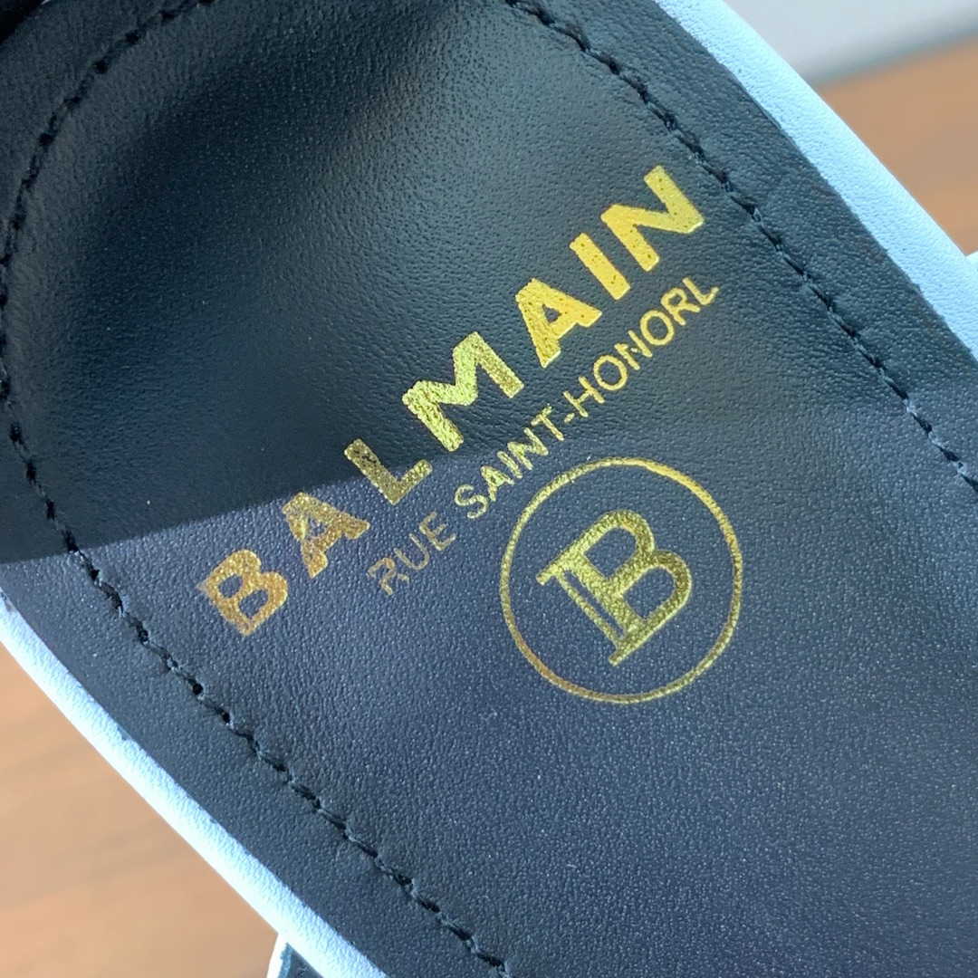 【Bal*ain】大铆钉水台交叉凉鞋。愈发別致出众，无敌气场、无敌好看。鞋面牛皮➕原版开模金属扣➕原版鞋