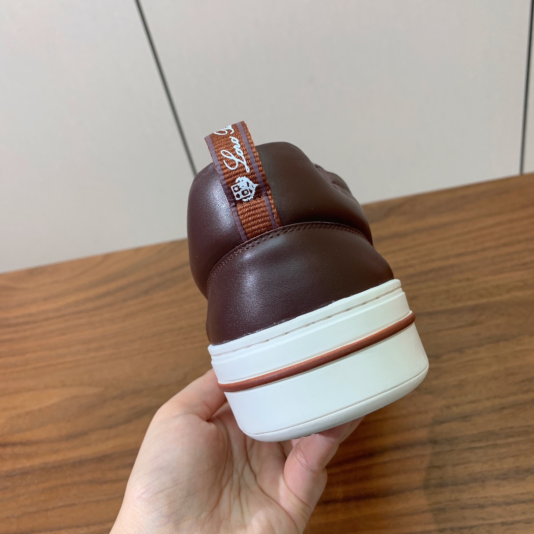 【Loro Piana】男款休闲鞋。简约时尚，鞋面采用牛皮，羊皮垫脚。定制橡胶底。
码数：39-46 （