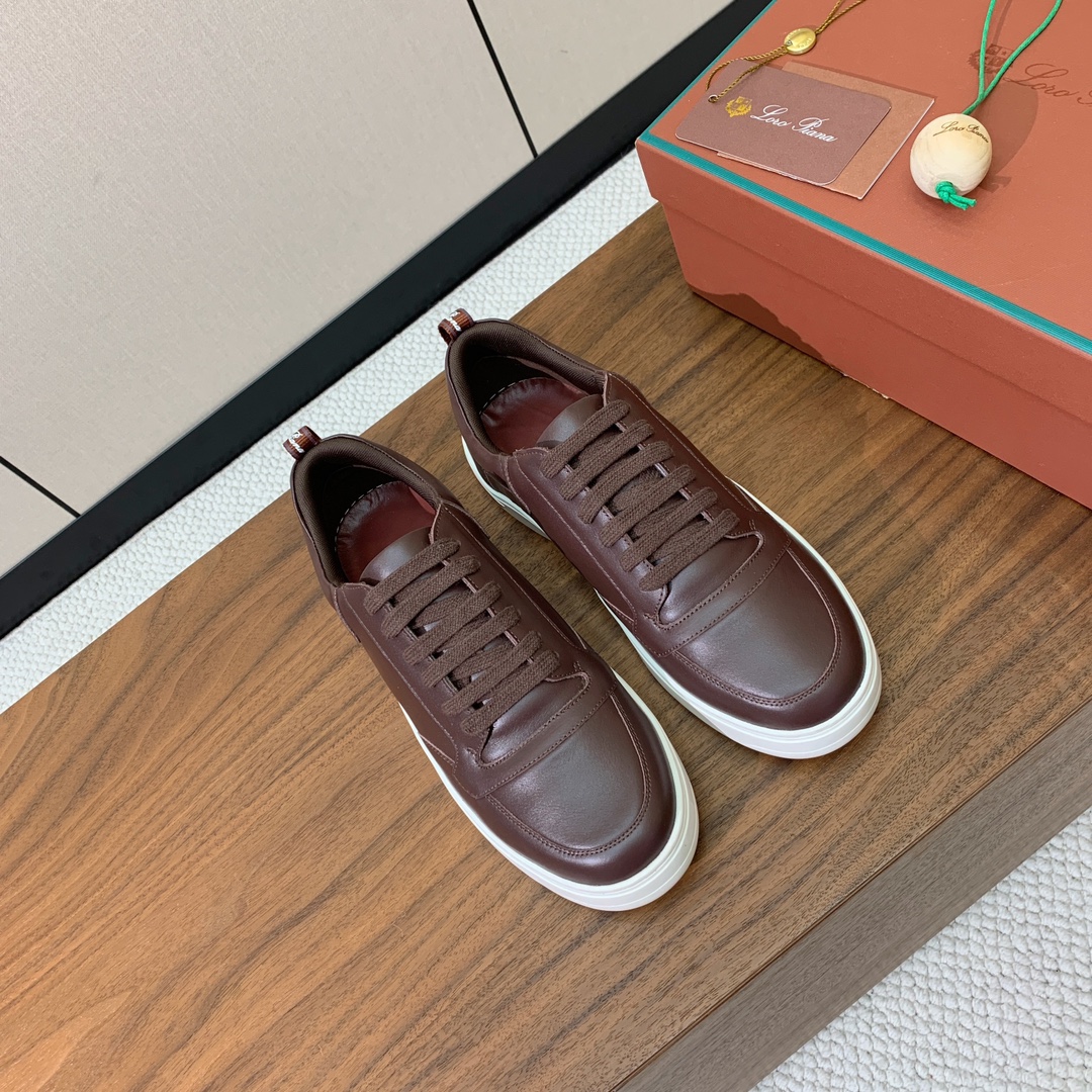 【Loro Piana】男款休闲鞋。简约时尚，鞋面采用牛皮，羊皮垫脚。定制橡胶底。
码数：39-46 （