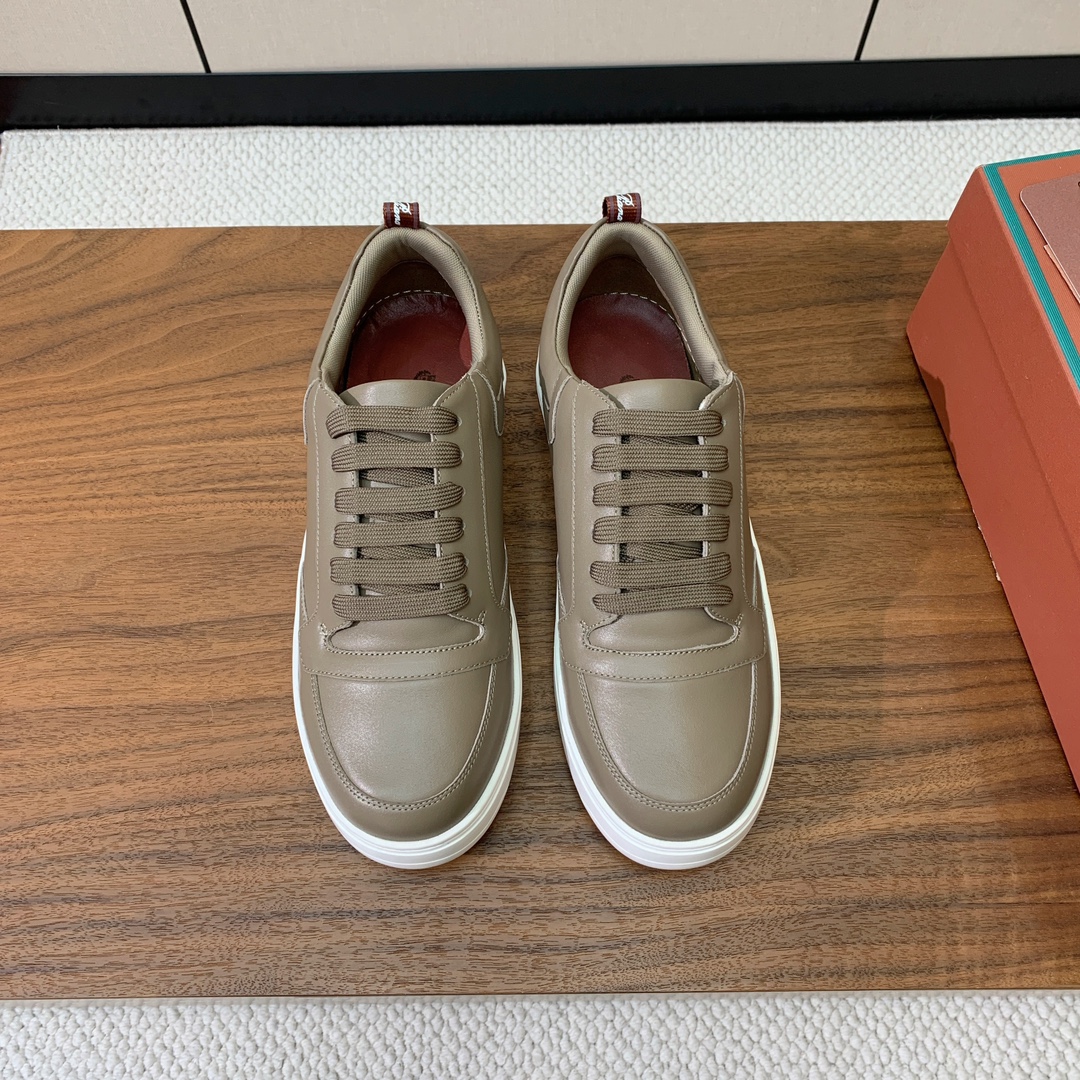 【Loro Piana】男款休闲鞋。简约时尚，鞋面采用牛皮，羊皮垫脚。定制橡胶底。
码数：39-46 （