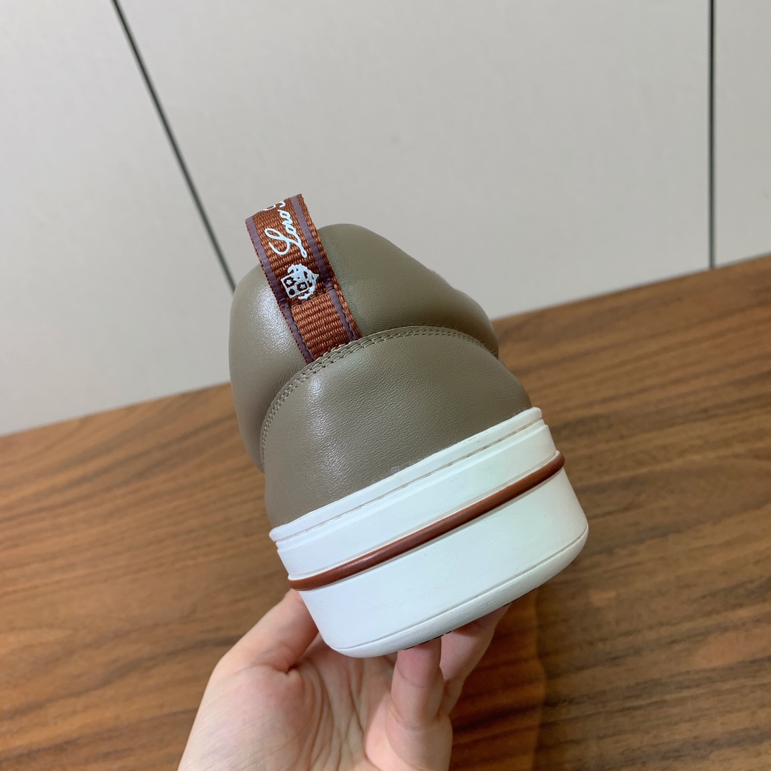 【Loro Piana】男款休闲鞋。简约时尚，鞋面采用牛皮，羊皮垫脚。定制橡胶底。
码数：39-46 （