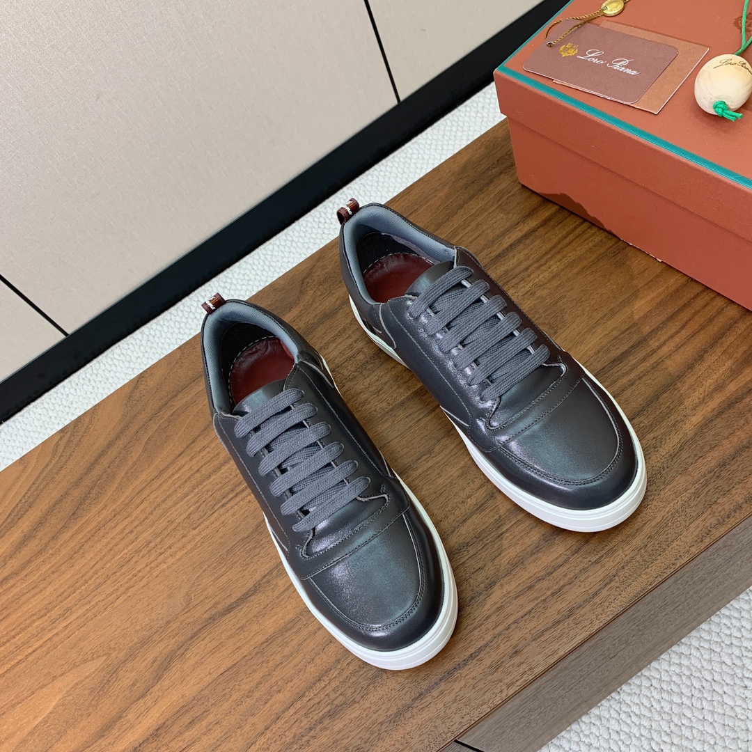 【Loro Piana】男款休闲鞋。简约时尚，鞋面采用牛皮，羊皮垫脚。定制橡胶底。
码数：39-46 （