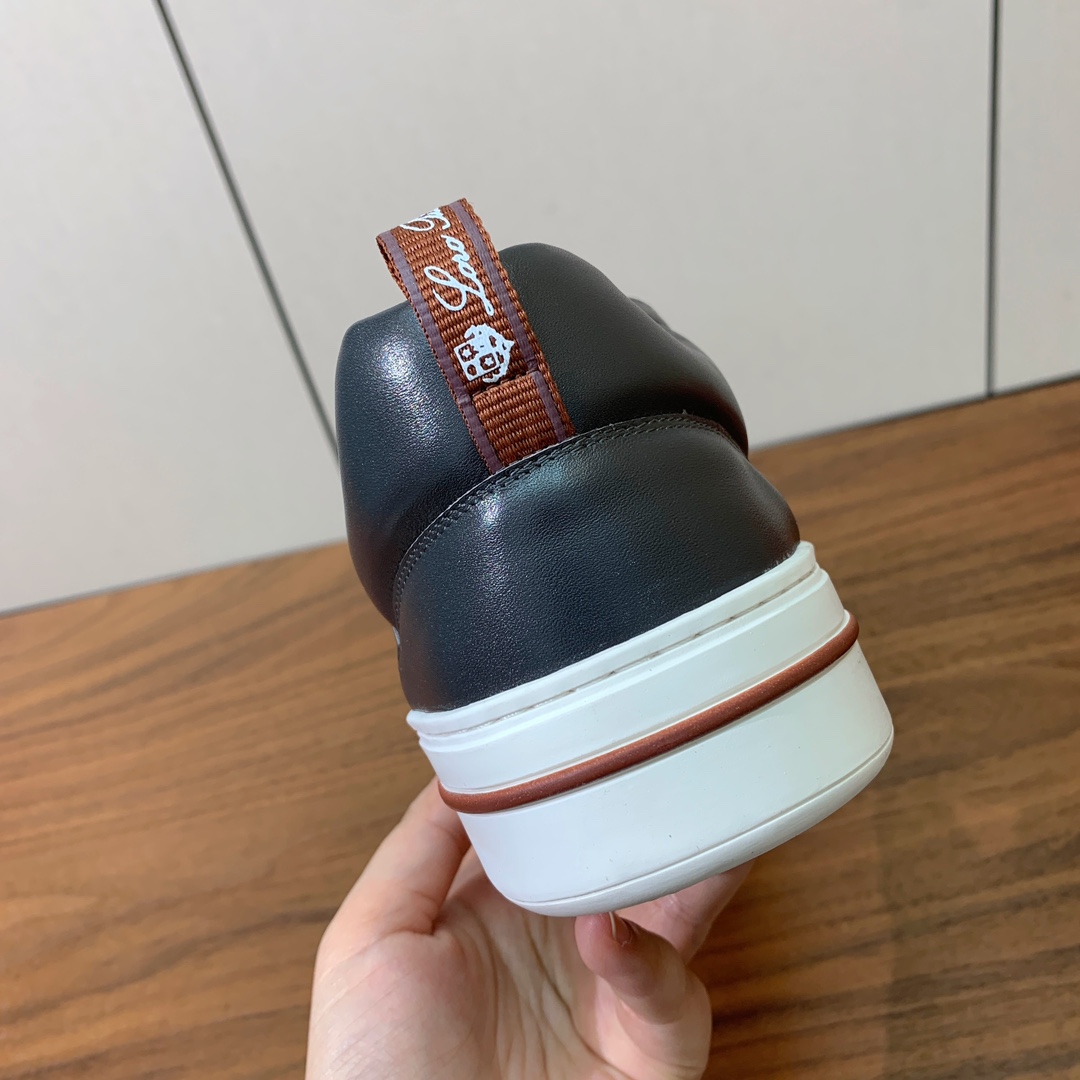 【Loro Piana】男款休闲鞋。简约时尚，鞋面采用牛皮，羊皮垫脚。定制橡胶底。
码数：39-46 （