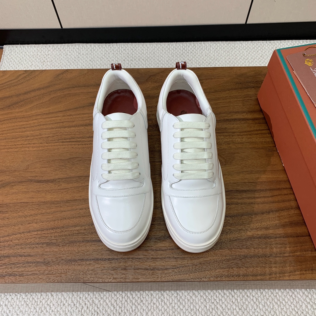 【Loro Piana】男款休闲鞋。简约时尚，鞋面采用牛皮，羊皮垫脚。定制橡胶底。
码数：39-46 （