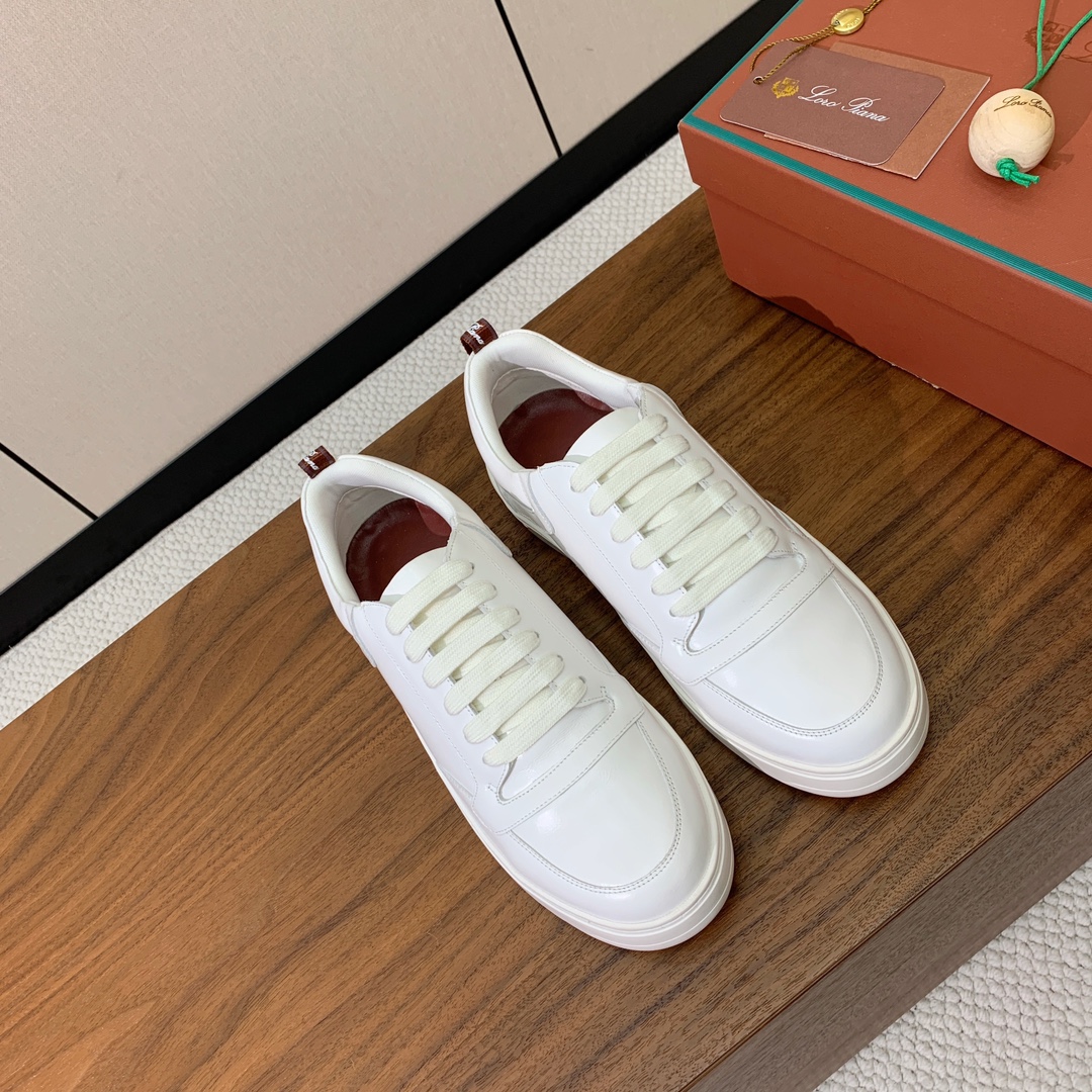 【Loro Piana】男款休闲鞋。简约时尚，鞋面采用牛皮，羊皮垫脚。定制橡胶底。
码数：39-46 （