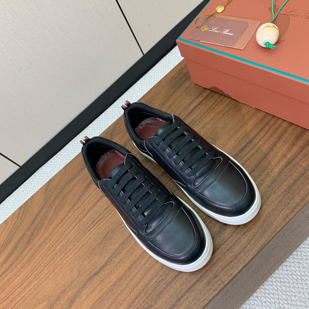 【Loro Piana】男款休闲鞋。简约时尚，鞋面采用牛皮，羊皮垫脚。定制橡胶底。
码数：39-46 （